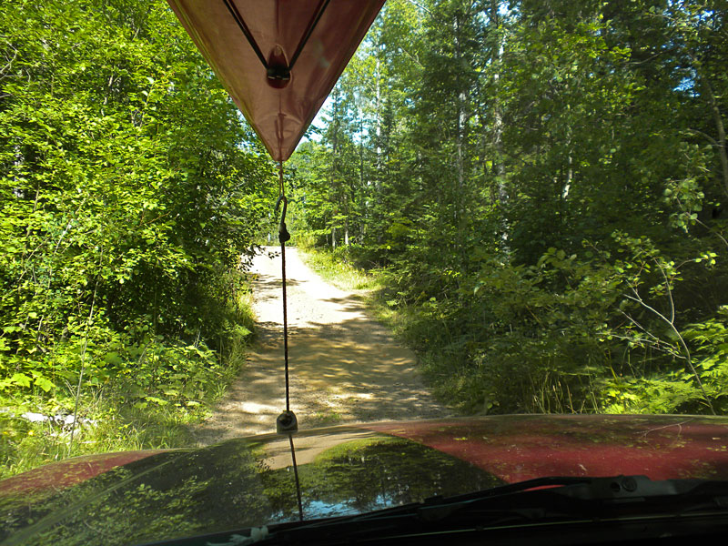 the road to the horse shoe harbor trail